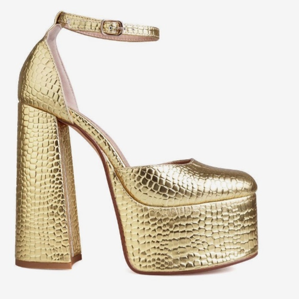 Plataforma Privileged block heels crocodile faux leather. Ankles straps.Luxury .